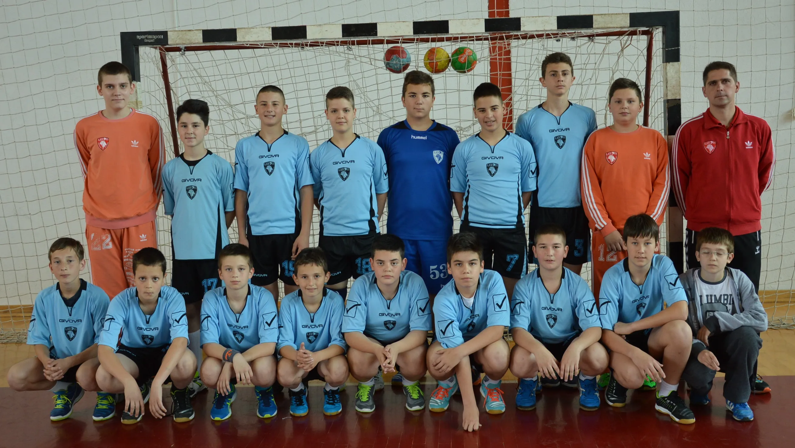 Mlađi pioniri Lavova ispred gola